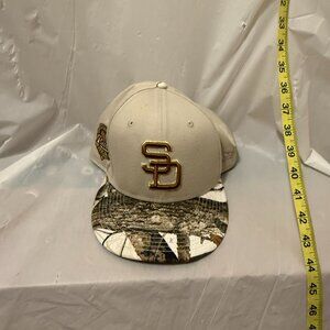 New Era Padres 59FIFTY Fitted Hat Camo Brim Size 7 1/2